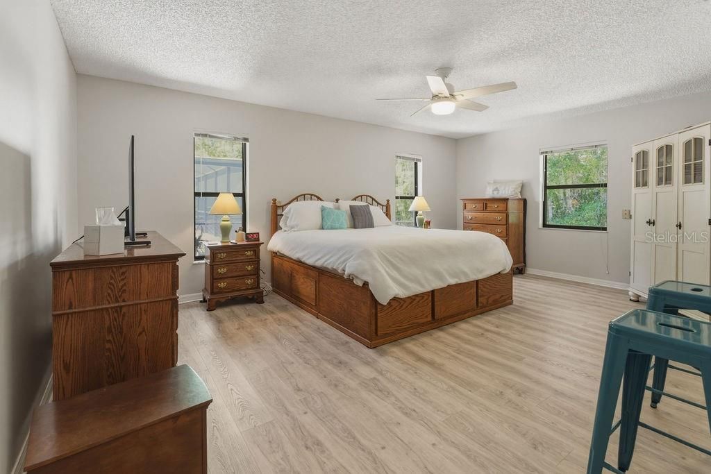 Active With Contract: $395,000 (3 beds, 2 baths, 1947 Square Feet)
