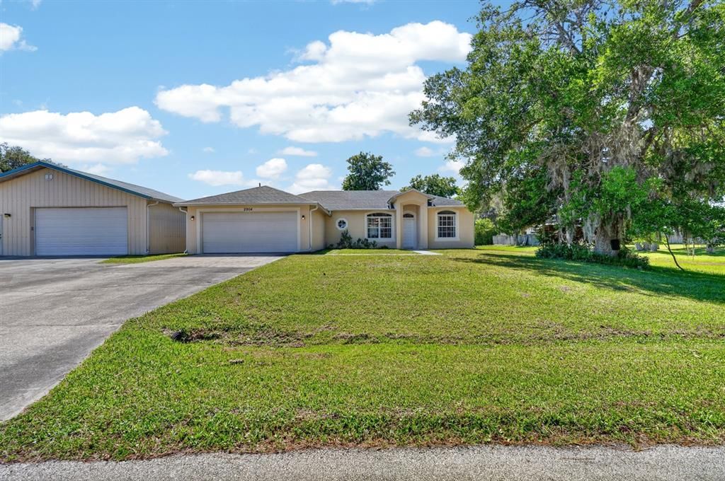 Active With Contract: $385,000 (3 beds, 2 baths, 1734 Square Feet)