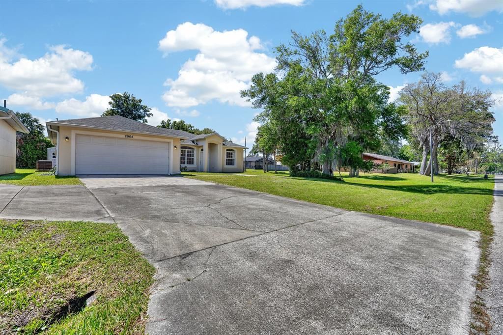 Active With Contract: $385,000 (3 beds, 2 baths, 1734 Square Feet)