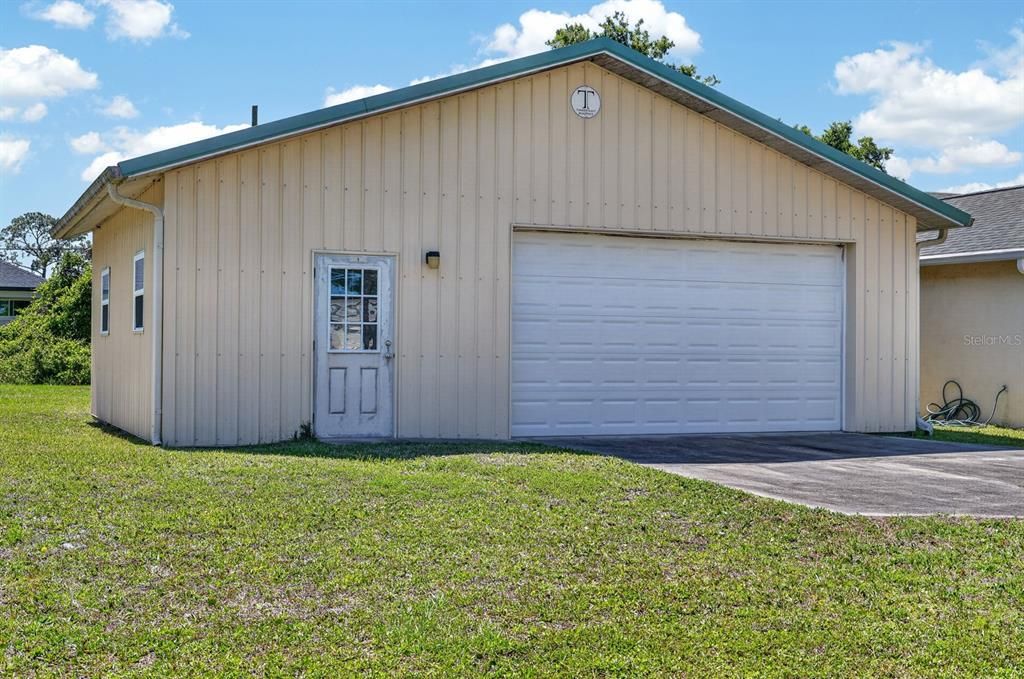 Active With Contract: $385,000 (3 beds, 2 baths, 1734 Square Feet)