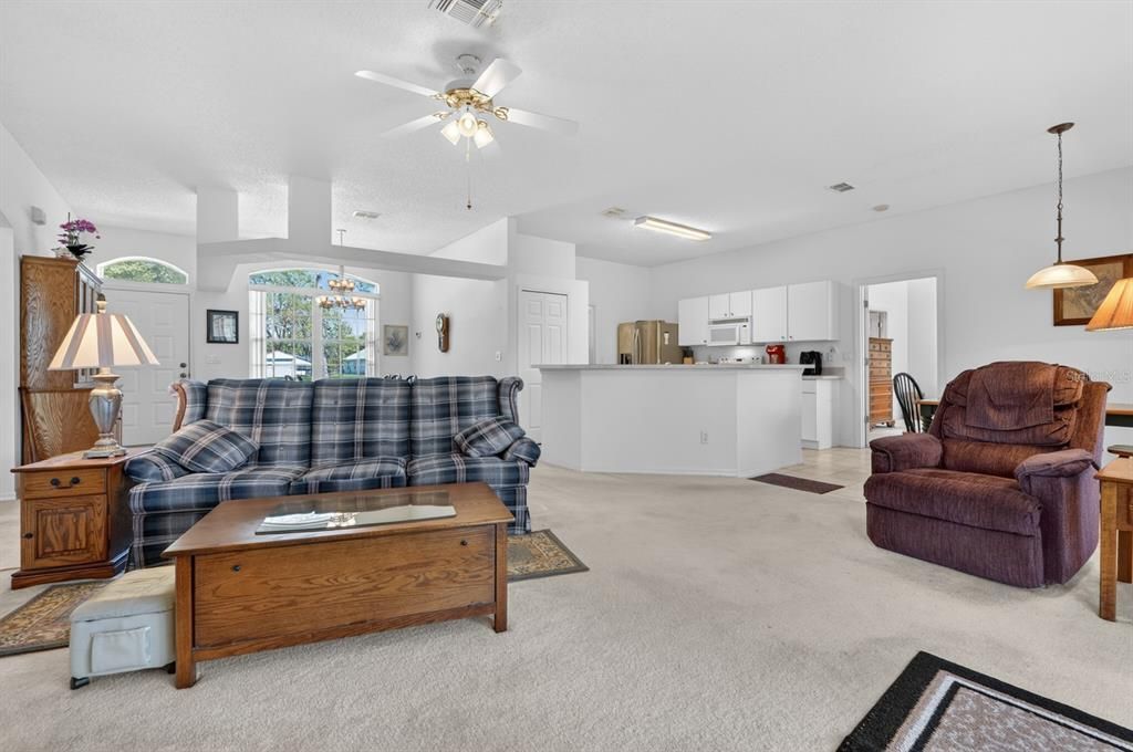 Active With Contract: $385,000 (3 beds, 2 baths, 1734 Square Feet)