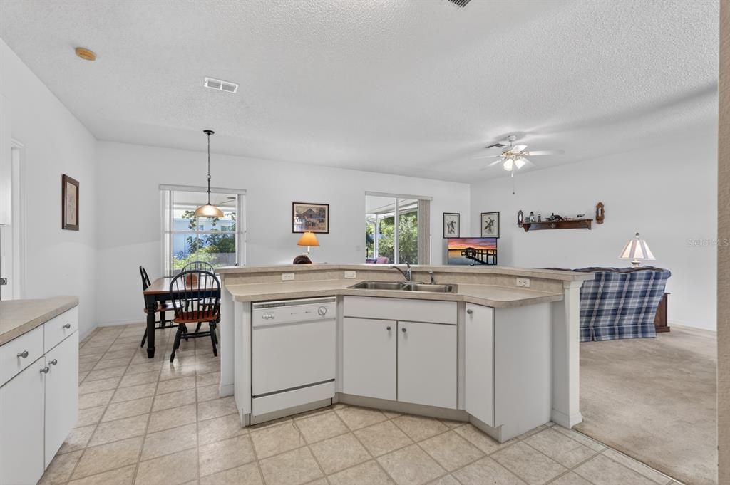 Active With Contract: $385,000 (3 beds, 2 baths, 1734 Square Feet)