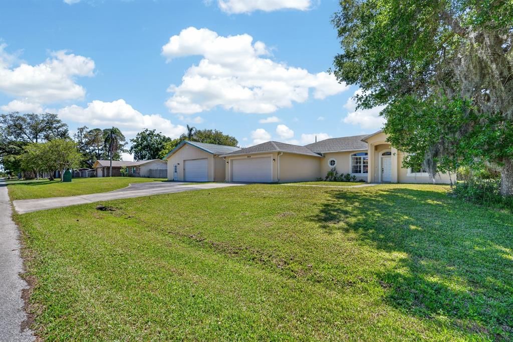 Active With Contract: $385,000 (3 beds, 2 baths, 1734 Square Feet)