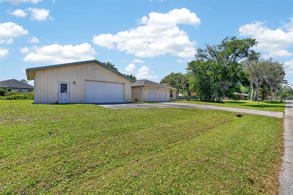 Active With Contract: $385,000 (3 beds, 2 baths, 1734 Square Feet)
