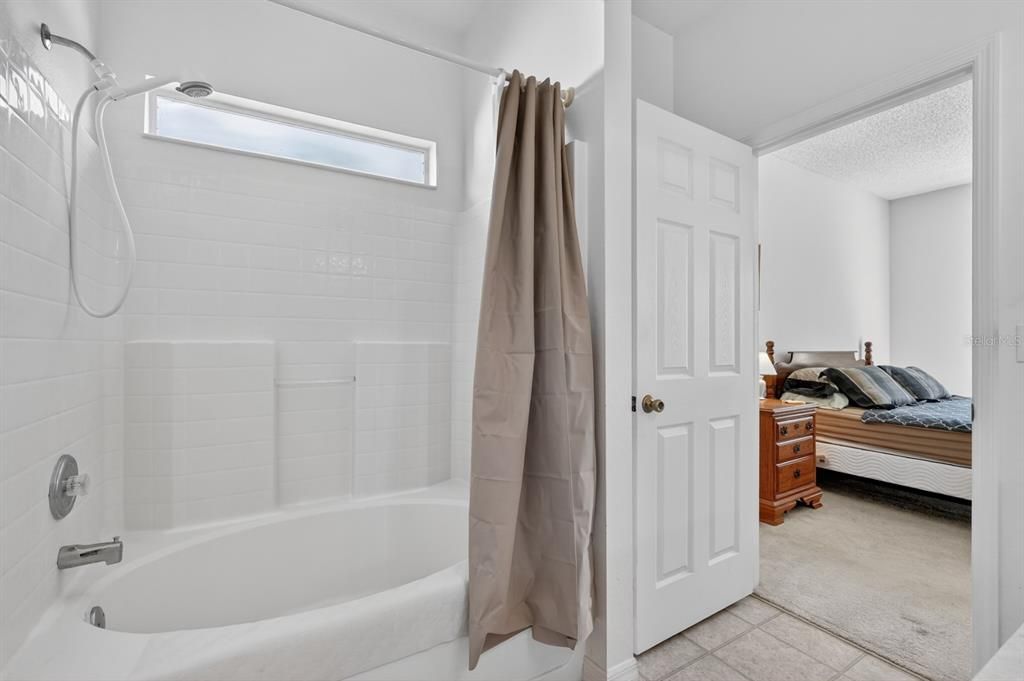 Active With Contract: $385,000 (3 beds, 2 baths, 1734 Square Feet)