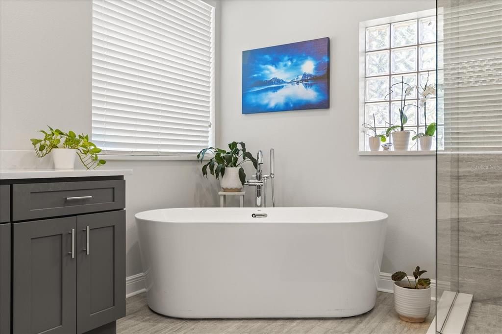 Active With Contract: $599,000 (4 beds, 2 baths, 2231 Square Feet)