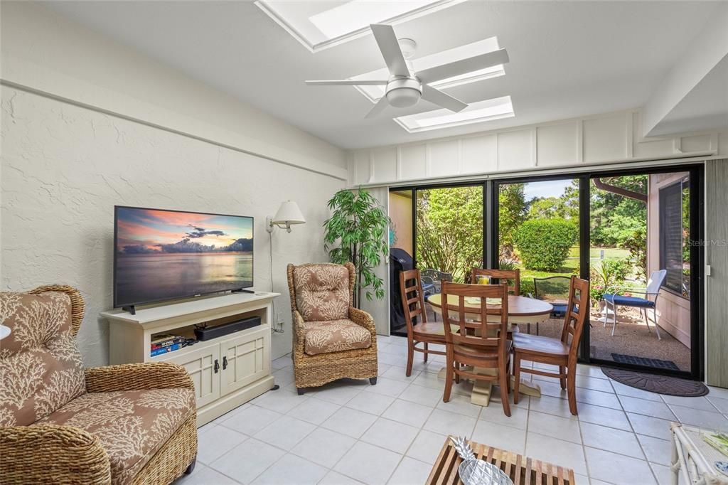En Venta: $289,000 (3 camas, 2 baños, 1679 Pies cuadrados)