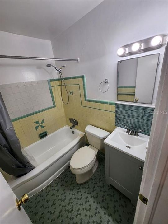 Под контрактом: $2,495 (4 спален, 2 ванн, 1230 Квадратных фут)
