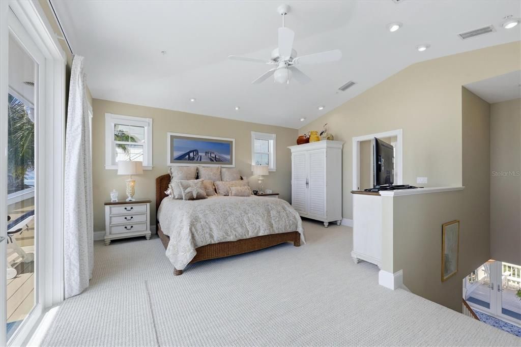 For Sale: $2,400,000 (3 beds, 3 baths, 2375 Square Feet)