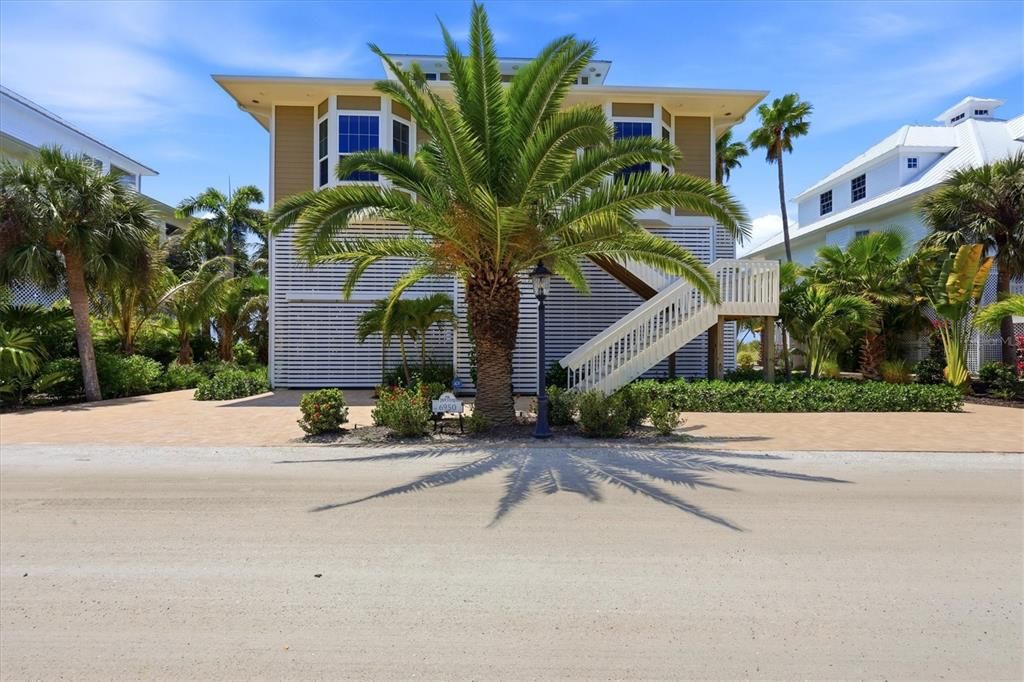 For Sale: $2,400,000 (3 beds, 3 baths, 2375 Square Feet)