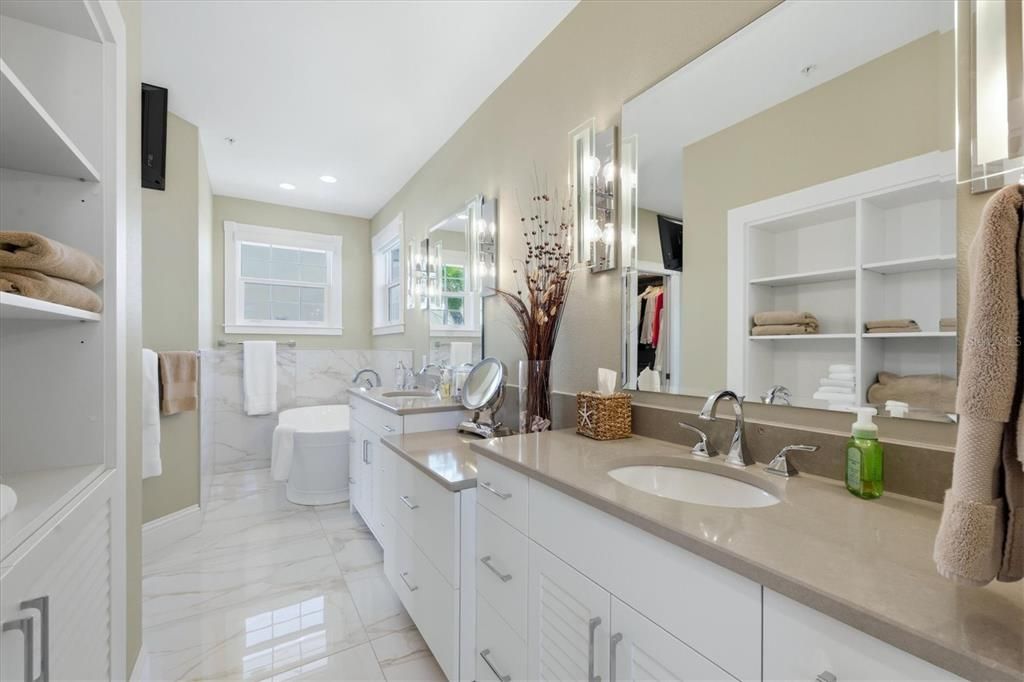 For Sale: $2,400,000 (3 beds, 3 baths, 2375 Square Feet)