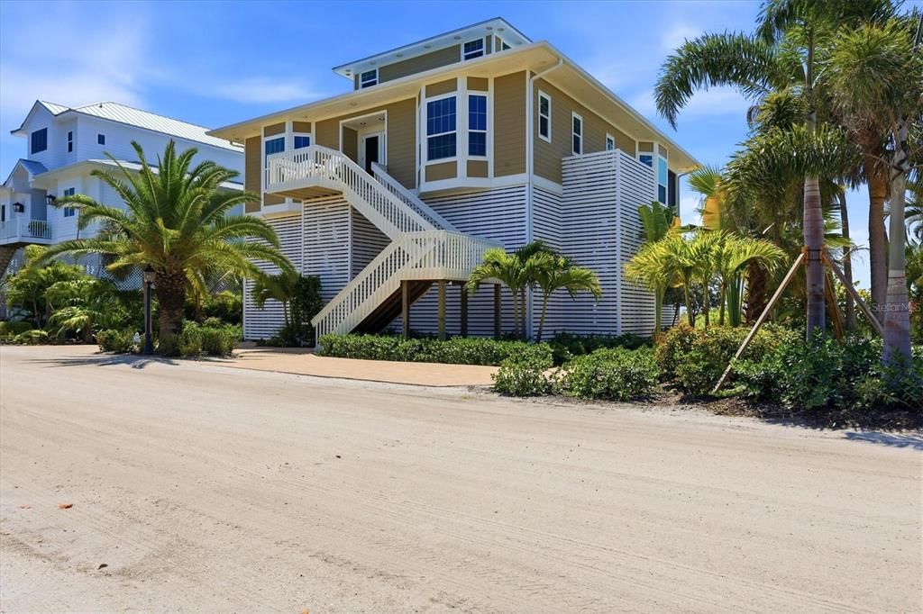 For Sale: $2,400,000 (3 beds, 3 baths, 2375 Square Feet)