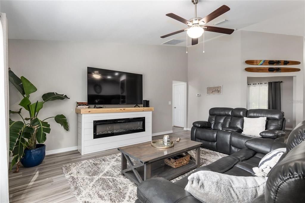 For Sale: $379,000 (3 beds, 2 baths, 1790 Square Feet)