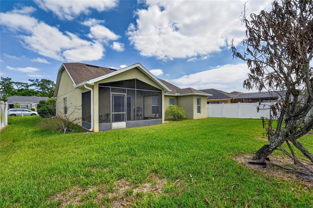 Active With Contract: $300,000 (3 beds, 2 baths, 1522 Square Feet)