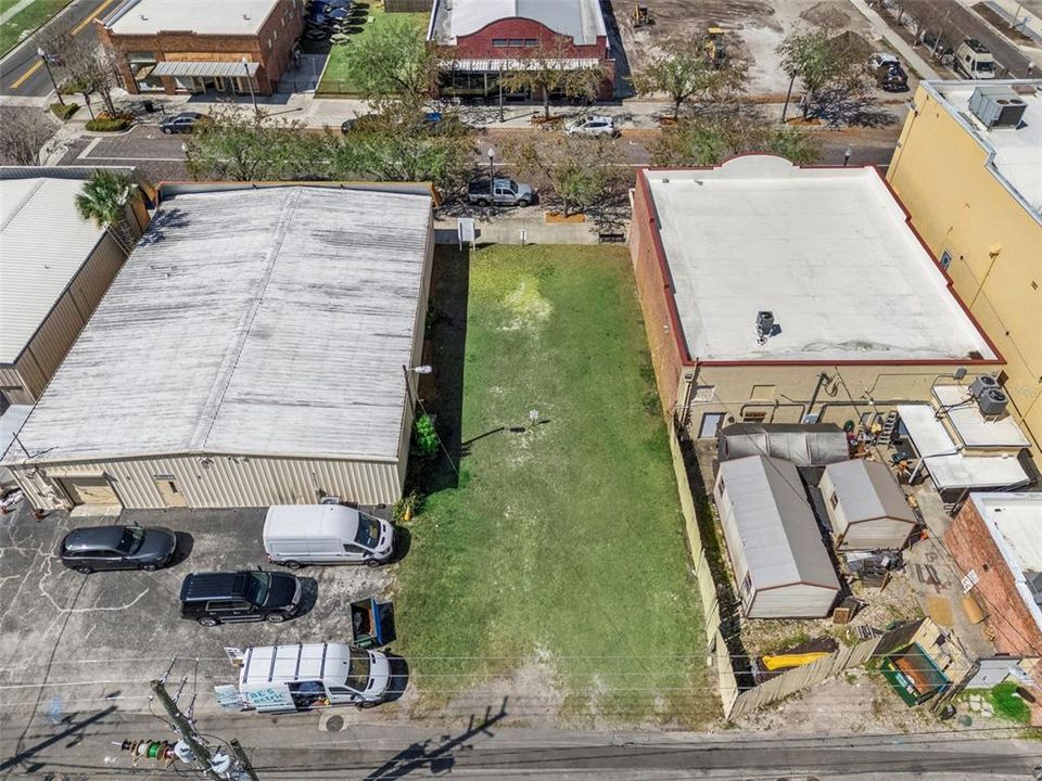 На продажу: $550,000 (0.13 acres)