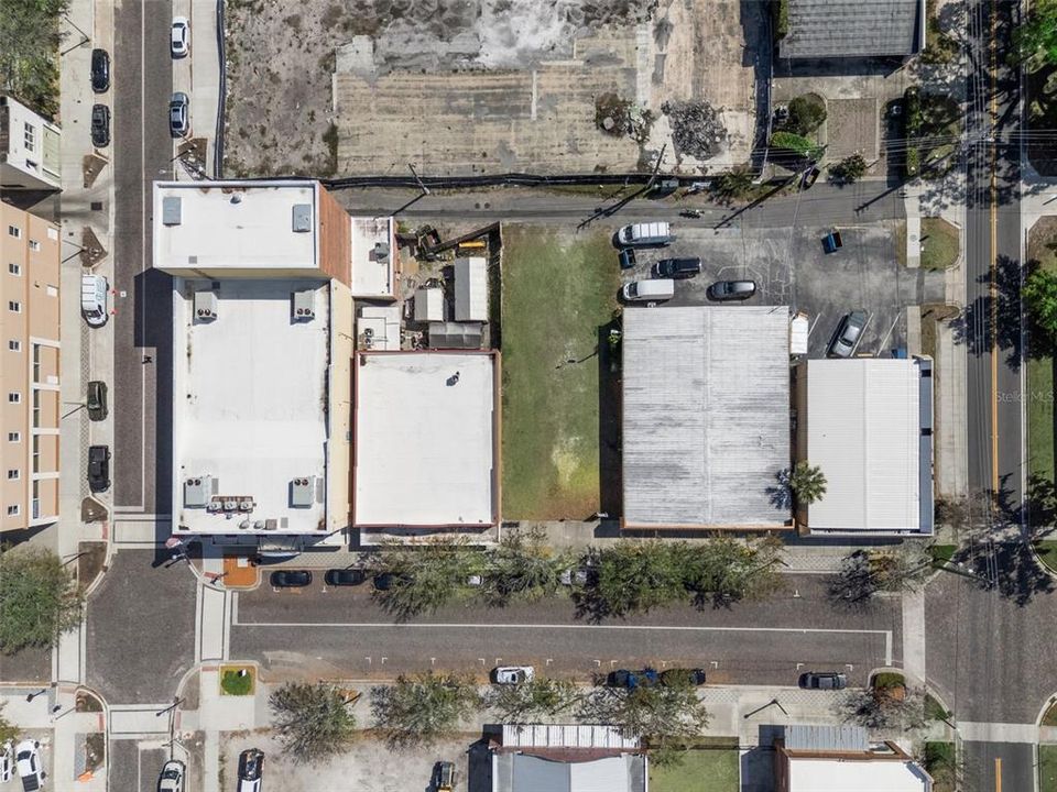 На продажу: $550,000 (0.13 acres)
