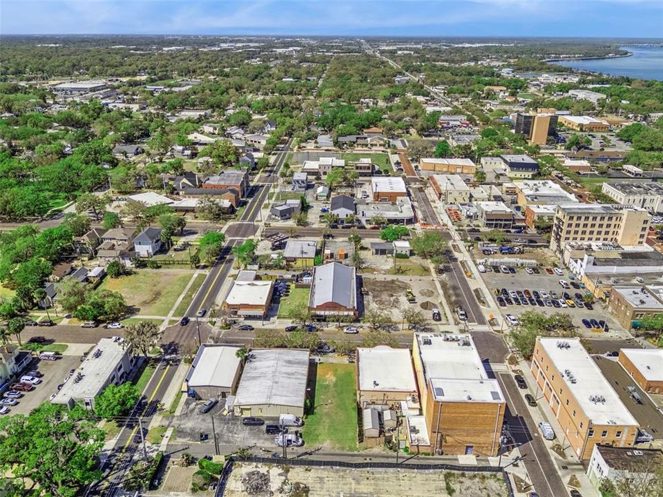 На продажу: $550,000 (0.13 acres)