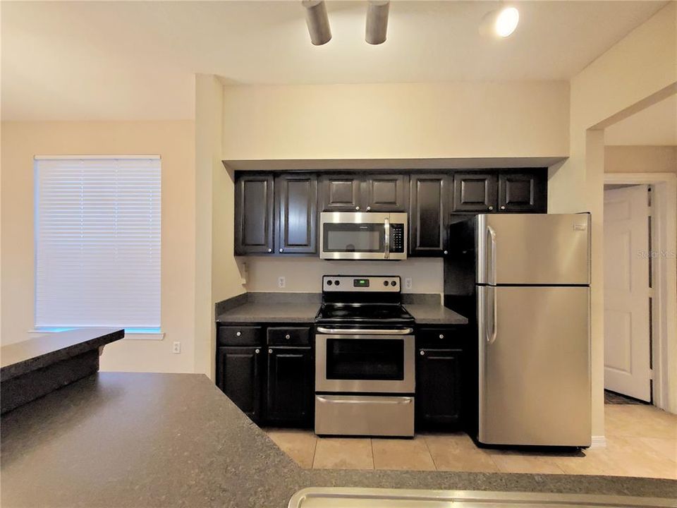 Active With Contract: $1,599 (2 beds, 2 baths, 1077 Square Feet)