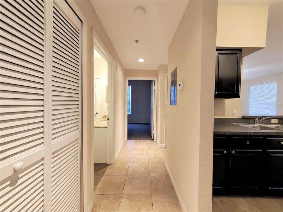 Active With Contract: $1,599 (2 beds, 2 baths, 1077 Square Feet)