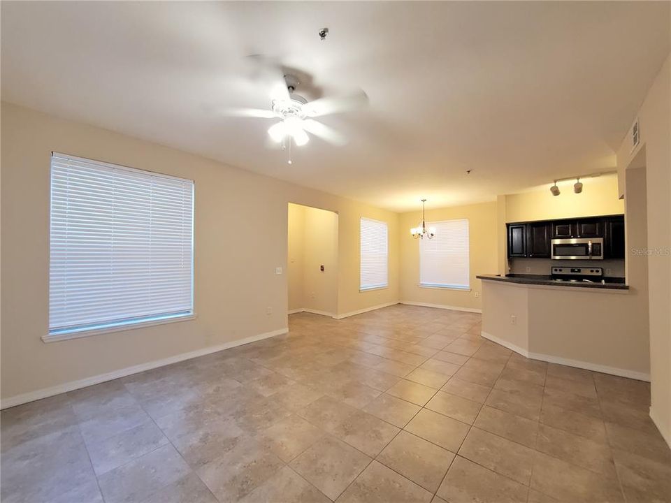 Active With Contract: $1,599 (2 beds, 2 baths, 1077 Square Feet)