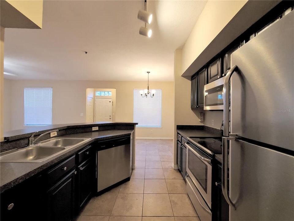 Active With Contract: $1,599 (2 beds, 2 baths, 1077 Square Feet)