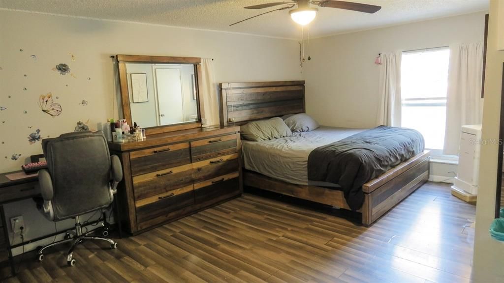На продажу: $189,900 (3 спален, 2 ванн, 1107 Квадратных фут)