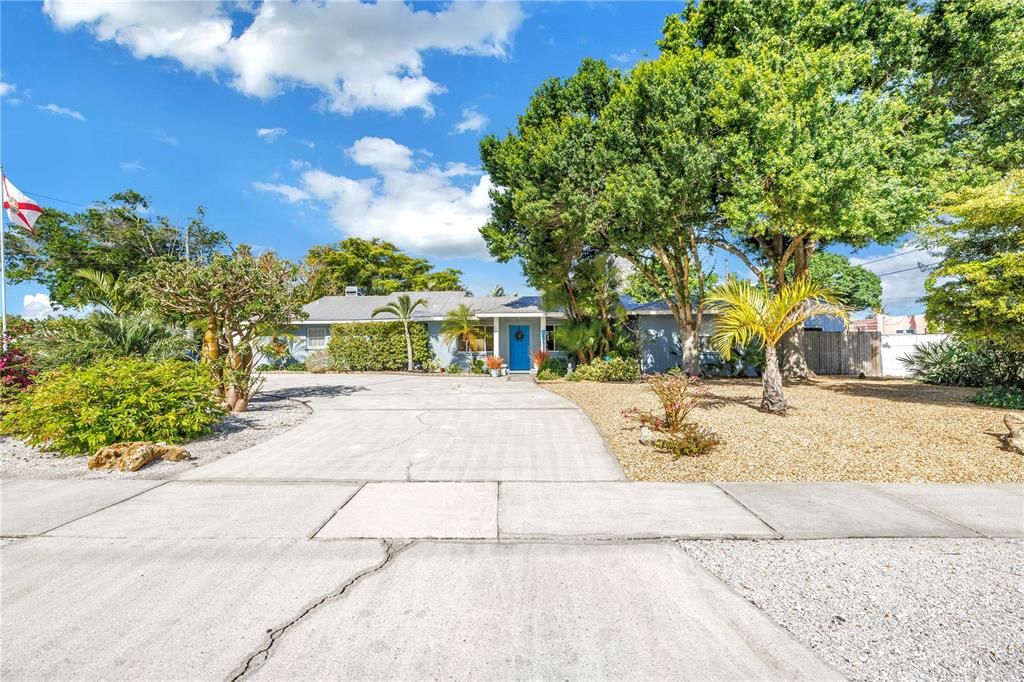 Activo con contrato: $499,990 (2 camas, 2 baños, 2052 Pies cuadrados)