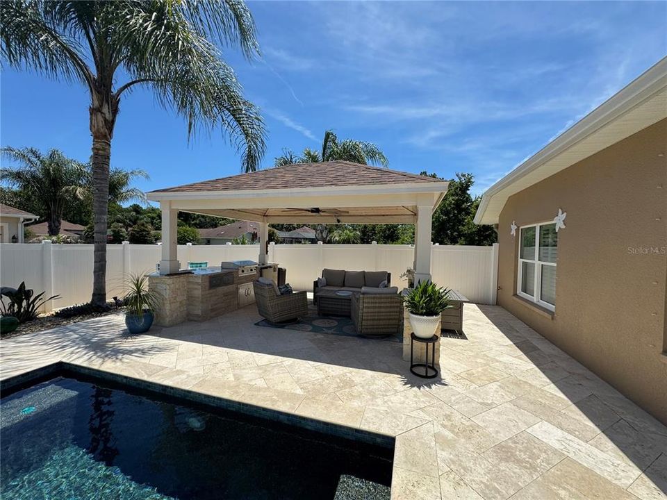 Activo con contrato: $585,900 (3 camas, 2 baños, 1818 Pies cuadrados)
