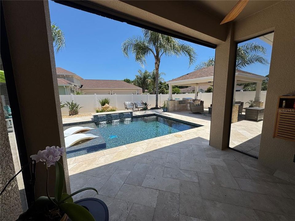 Activo con contrato: $585,900 (3 camas, 2 baños, 1818 Pies cuadrados)