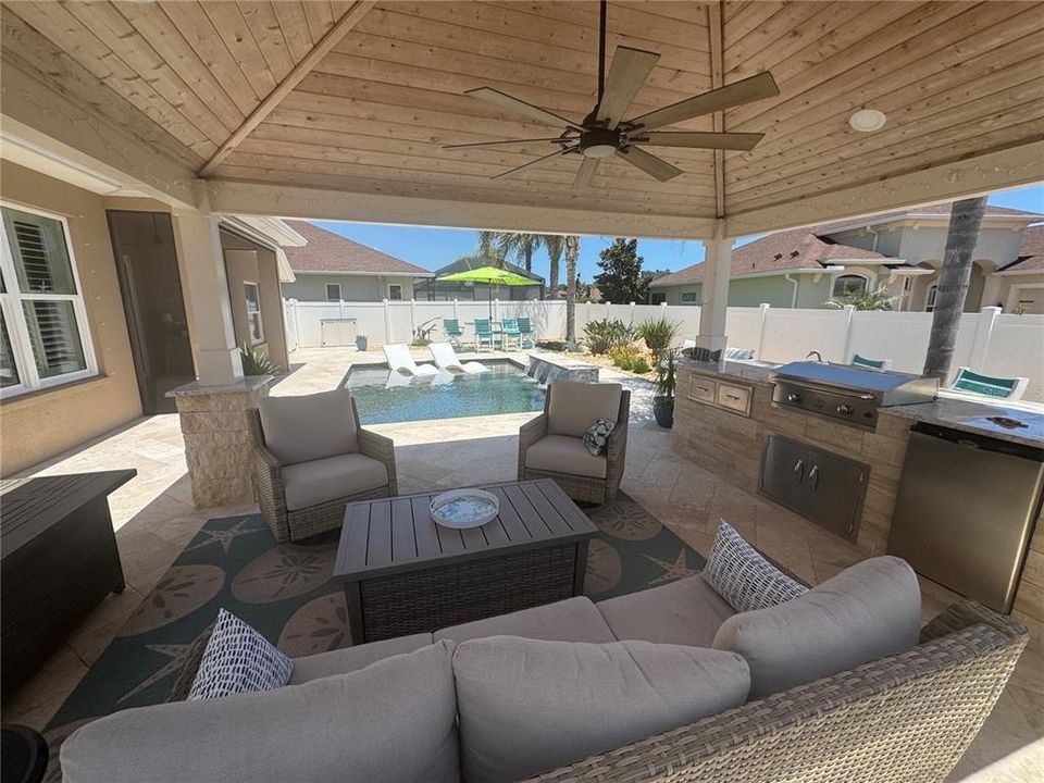 Activo con contrato: $585,900 (3 camas, 2 baños, 1818 Pies cuadrados)
