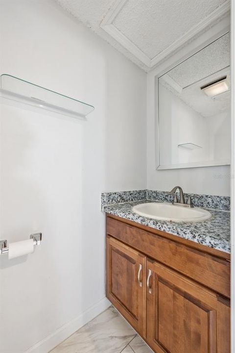 For Sale: $224,900 (2 beds, 2 baths, 1004 Square Feet)