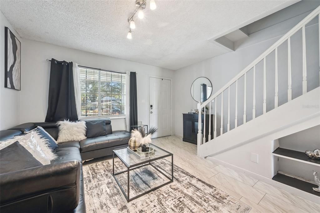 For Sale: $224,900 (2 beds, 2 baths, 1004 Square Feet)