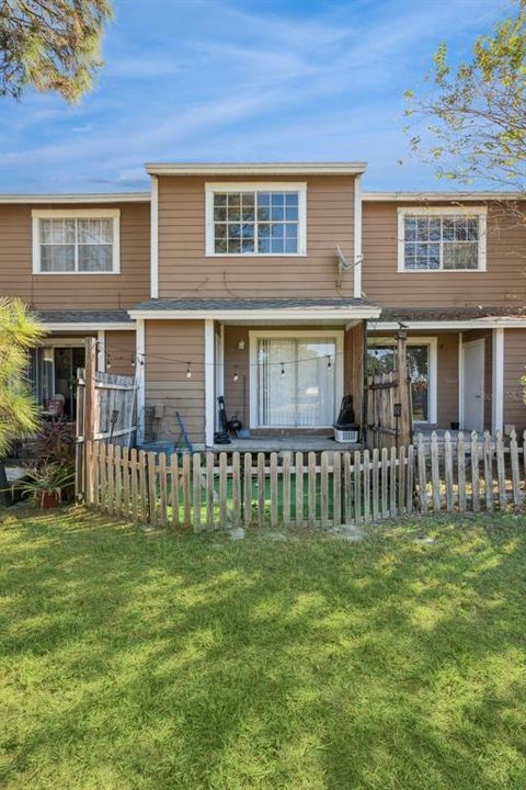 For Sale: $224,900 (2 beds, 2 baths, 1004 Square Feet)