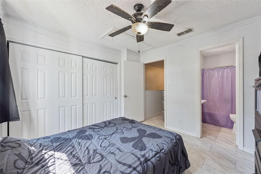For Sale: $224,900 (2 beds, 2 baths, 1004 Square Feet)