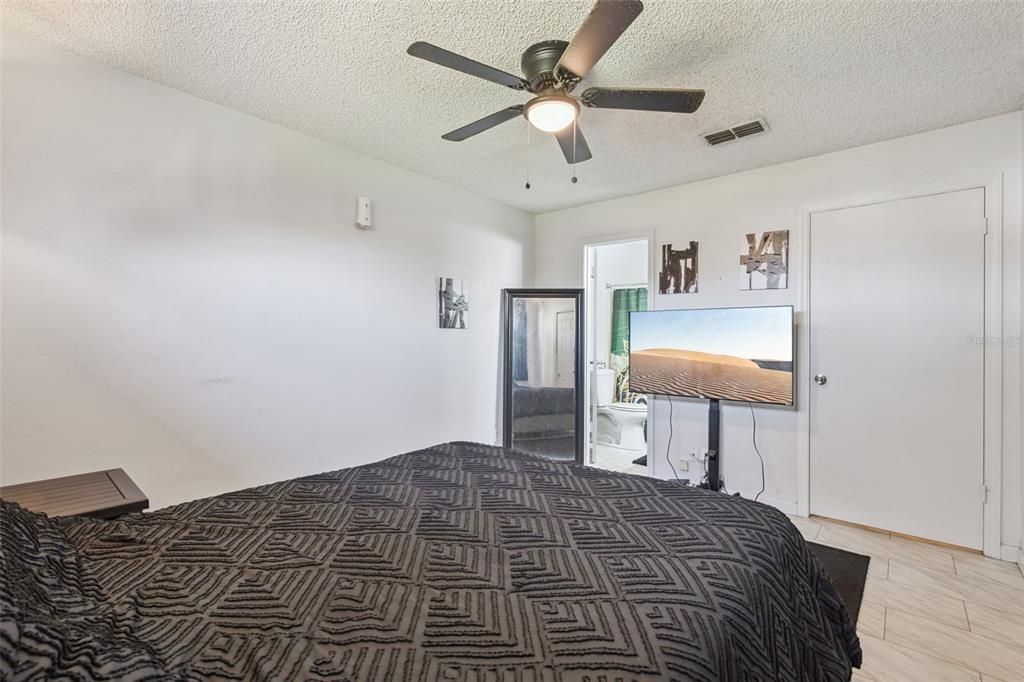 For Sale: $224,900 (2 beds, 2 baths, 1004 Square Feet)