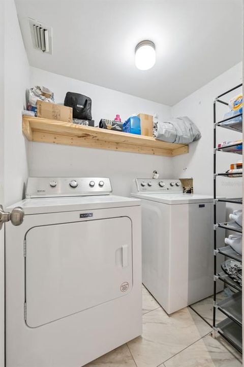 For Sale: $224,900 (2 beds, 2 baths, 1004 Square Feet)