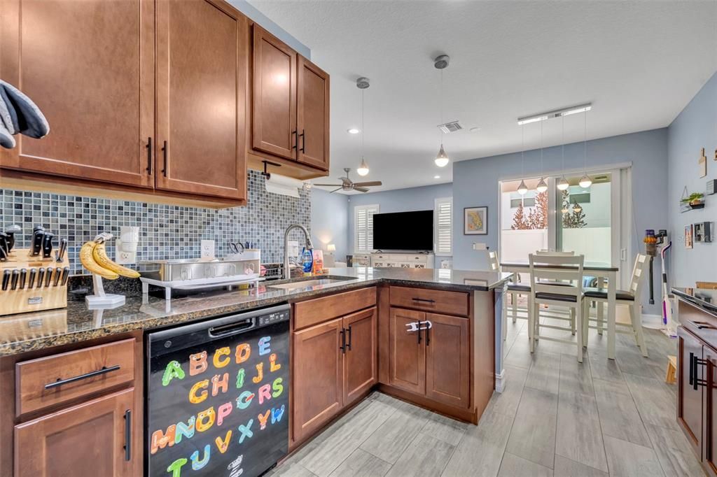 For Rent: $2,900 (4 beds, 2 baths, 1759 Square Feet)