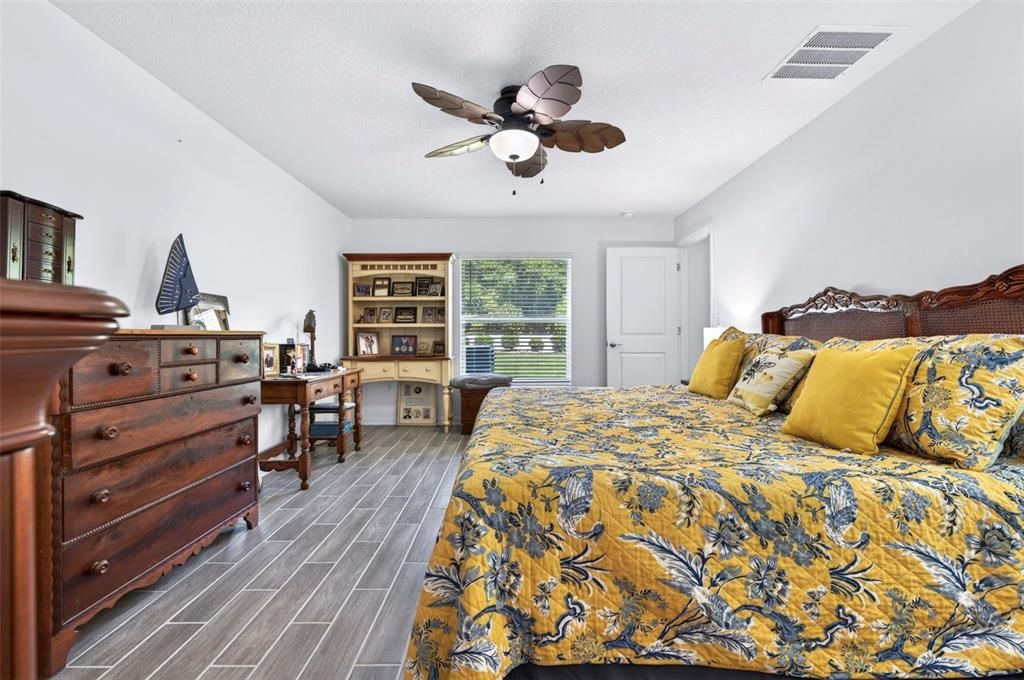 For Sale: $370,000 (4 beds, 2 baths, 1950 Square Feet)
