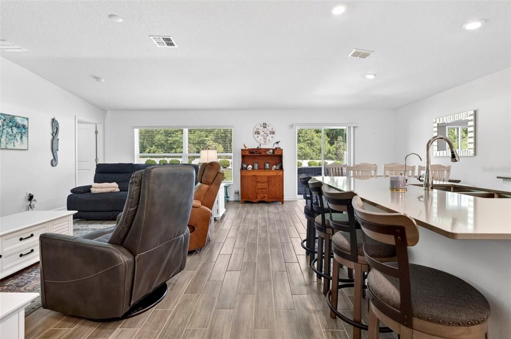 For Sale: $370,000 (4 beds, 2 baths, 1950 Square Feet)