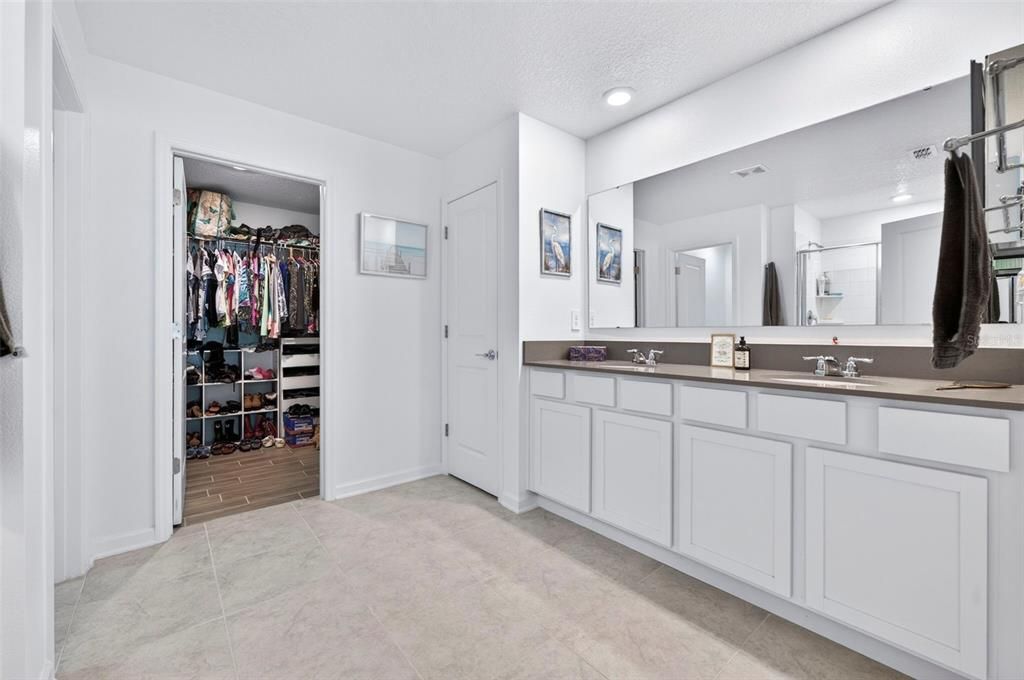 For Sale: $370,000 (4 beds, 2 baths, 1950 Square Feet)