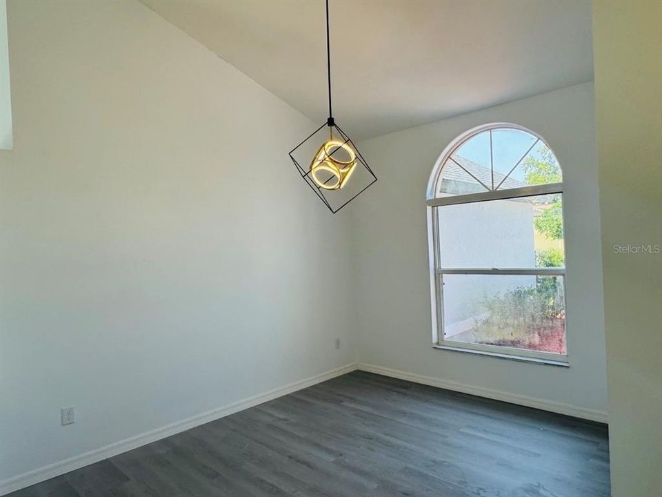 В аренду: $2,450 (4 спален, 2 ванн, 1845 Квадратных фут)