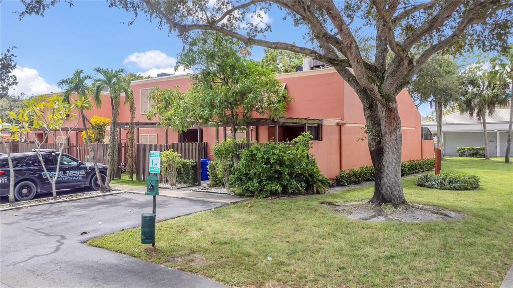 Active With Contract: $405,000 (2 beds, 2 baths, 1318 Square Feet)