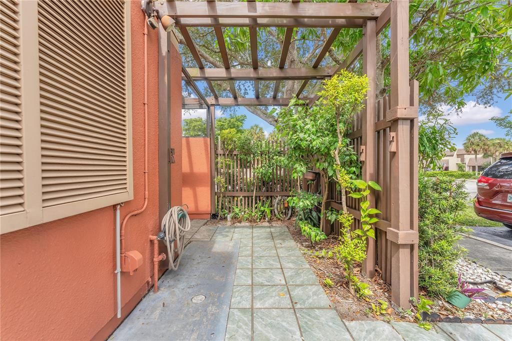 Active With Contract: $405,000 (2 beds, 2 baths, 1318 Square Feet)