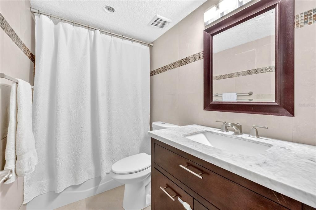 Active With Contract: $405,000 (2 beds, 2 baths, 1318 Square Feet)