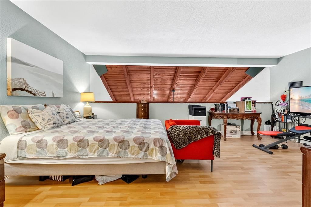 Active With Contract: $405,000 (2 beds, 2 baths, 1318 Square Feet)