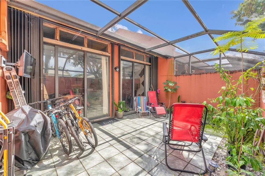 Active With Contract: $405,000 (2 beds, 2 baths, 1318 Square Feet)