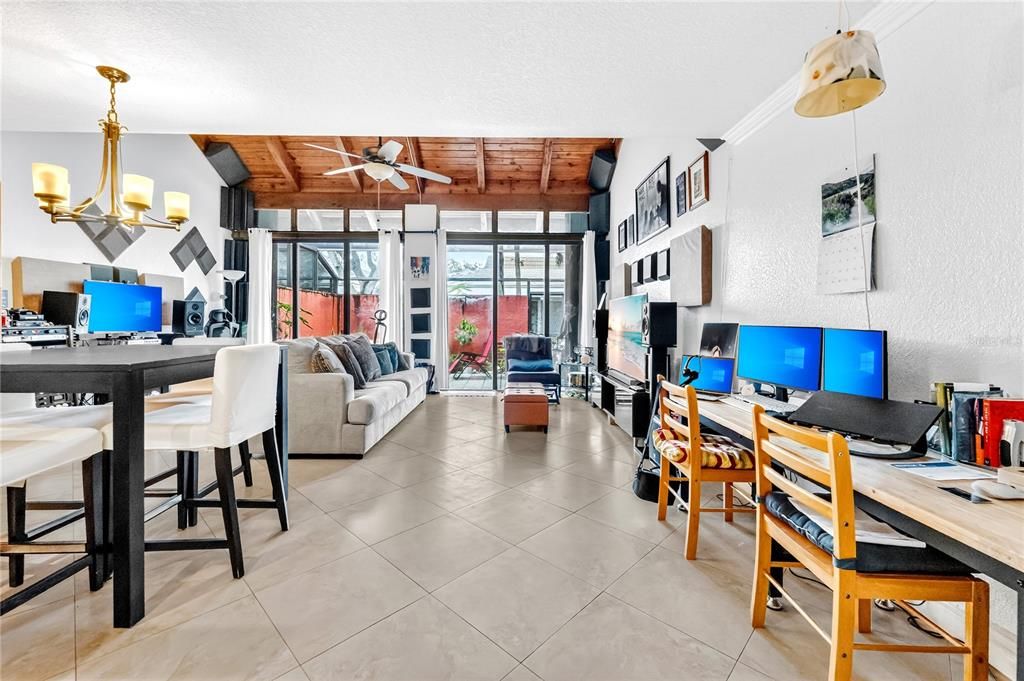 Active With Contract: $405,000 (2 beds, 2 baths, 1318 Square Feet)