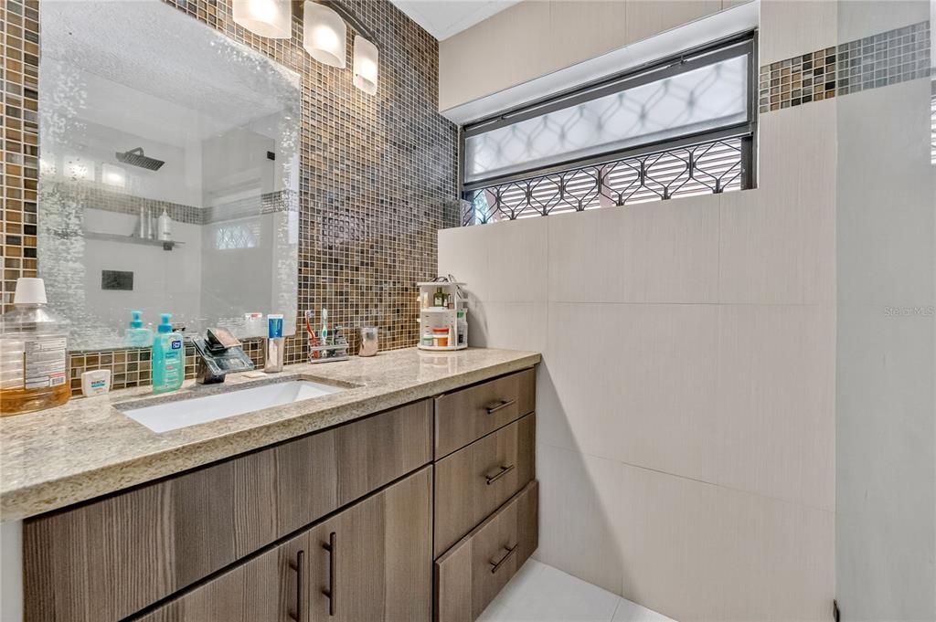 Active With Contract: $405,000 (2 beds, 2 baths, 1318 Square Feet)