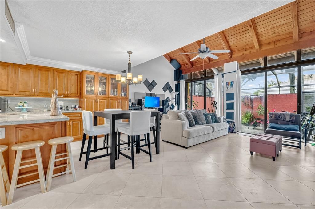 Active With Contract: $405,000 (2 beds, 2 baths, 1318 Square Feet)