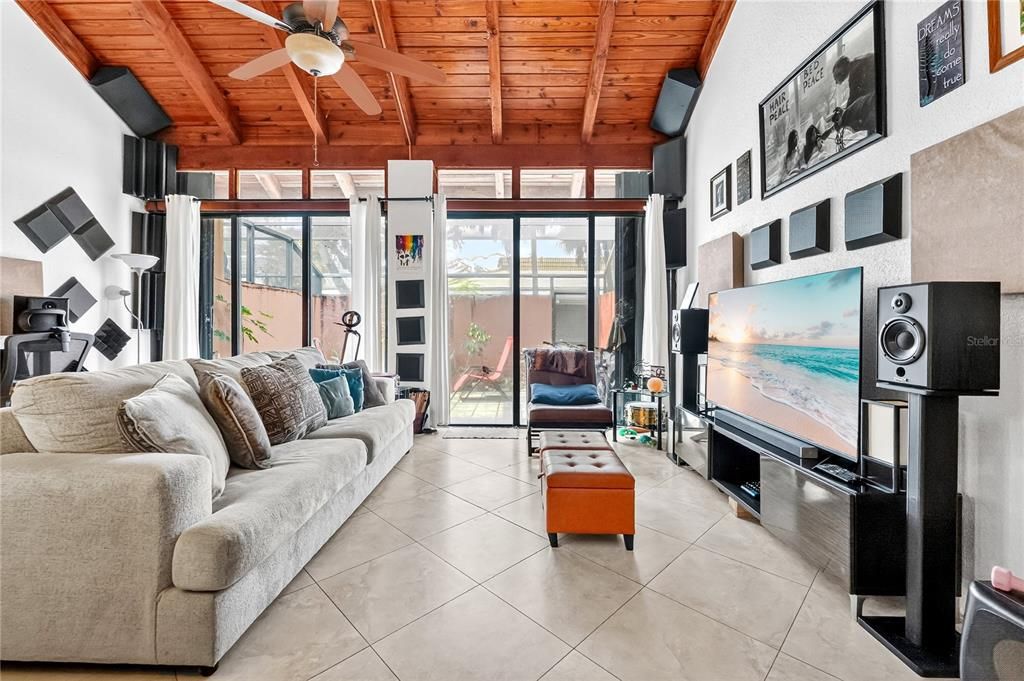Active With Contract: $405,000 (2 beds, 2 baths, 1318 Square Feet)